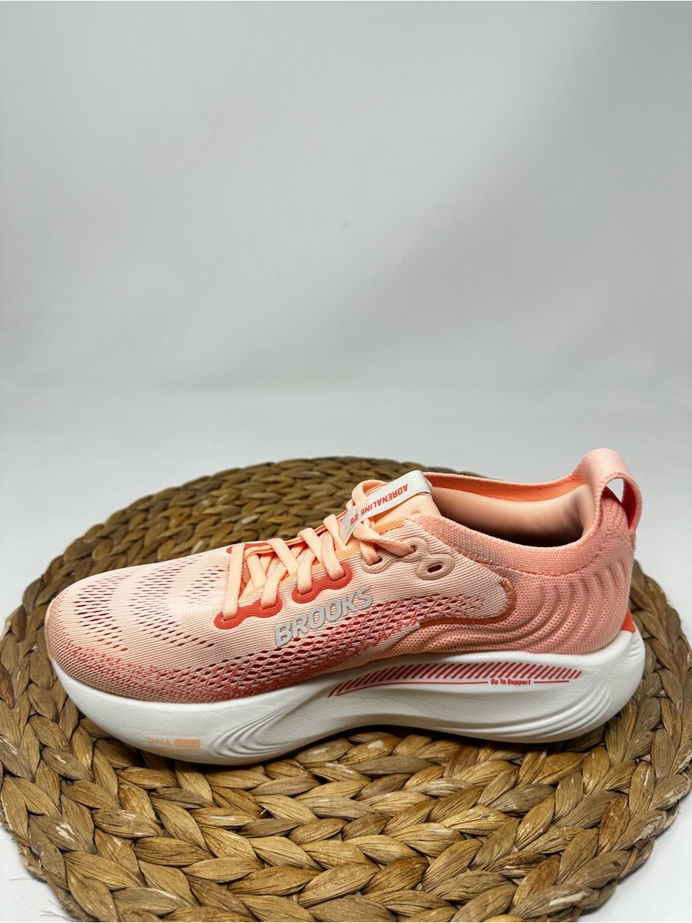 BROOKS Adrenaline GTS 25 Running Shoes Peach Echo Coconut Size 6.5 Women's - Picture 2 of 9